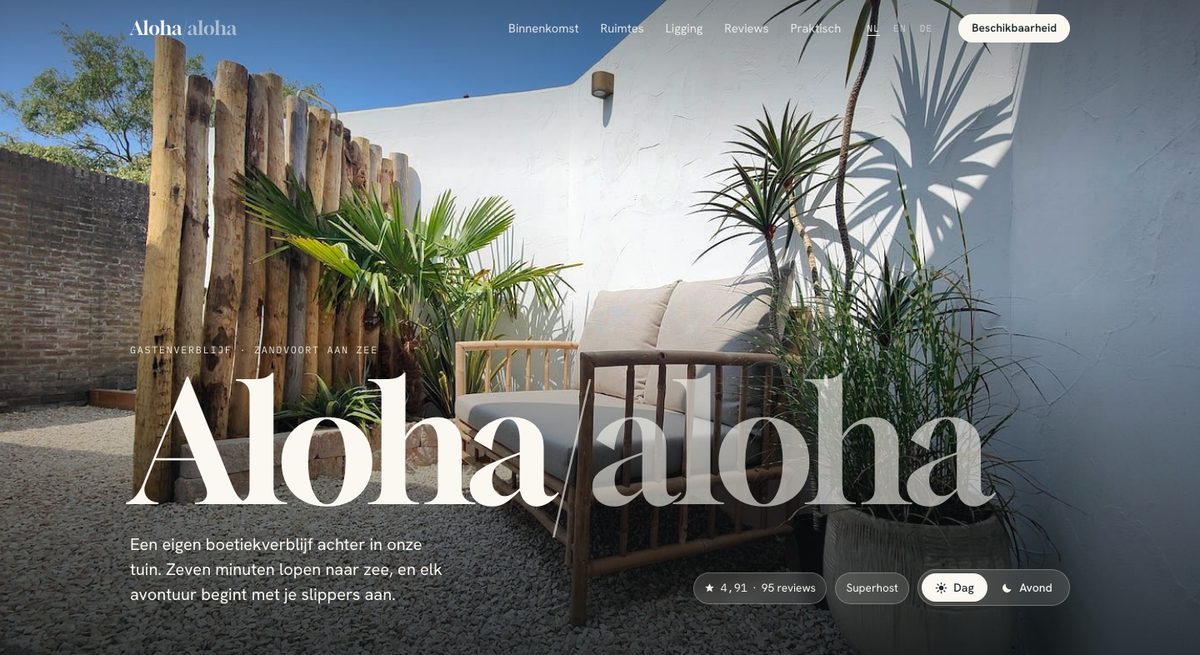 Example site Aloha/aloha: large terrace with palm trees and the name in big letters